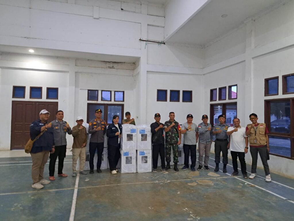 Kapolsek Loa Janan Tinjau Distribusi Logistik PSU di Kukar, Tegaskan Pengamanan Maksimal WhatsApp Image 2025 04 21 at 08.24.25 279baeca