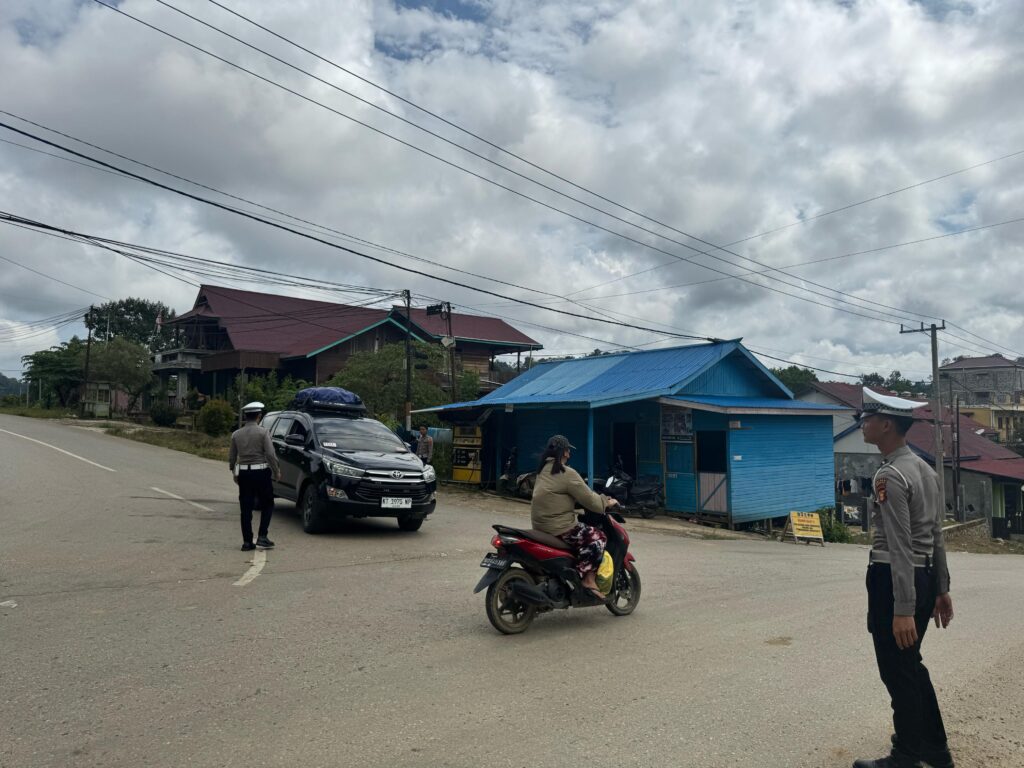 Wujudkan Kamseltibcarlantas, Satlantas Polres Mahakam Ulu Laksanakan Gatur Pagi di Poros Ujoh Bilang WhatsApp Image 2025 04 21 at 10.23.56 2e150c61