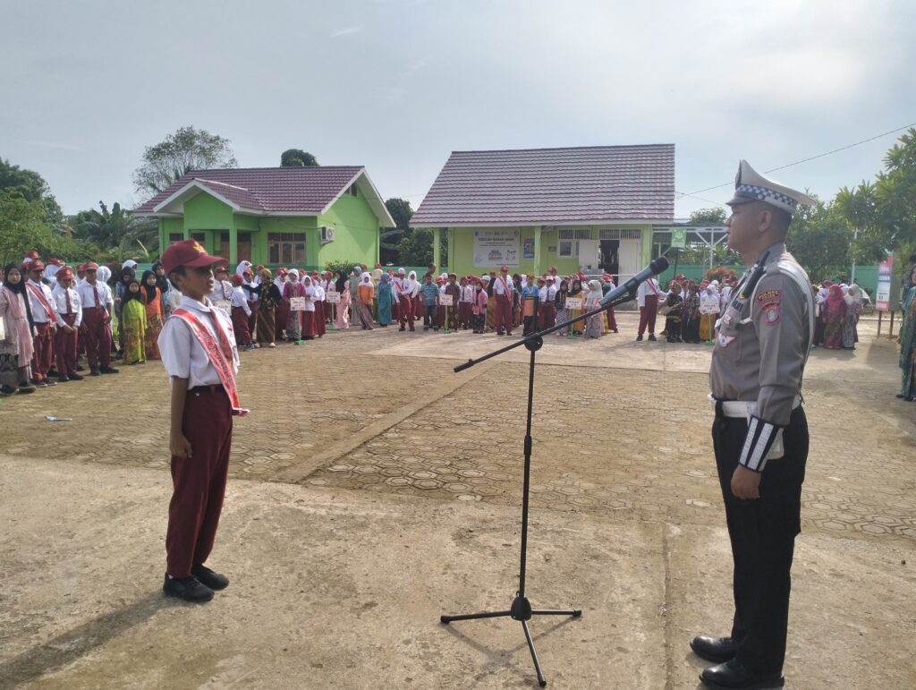 Satlantas Polres Paser Tanamkan Kesadaran Lalu Lintas Sejak Dini Lewat Program Police Go To School di SDN 035 Tanah Grogot WhatsApp Image 2025 04 21 at 13.51.30 5411152e