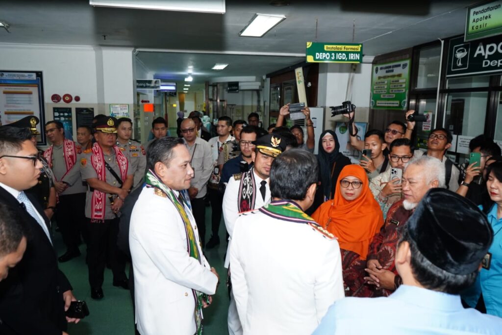 Kapolda Kaltim Dampingi Wamendagri Tinjau Pelayanan Kesehatan Gratis di RSUD dr. Kanujoso Djatiwibowo Balikpapan WhatsApp Image 2025 04 25 at 09.48.17 4d83fe7d