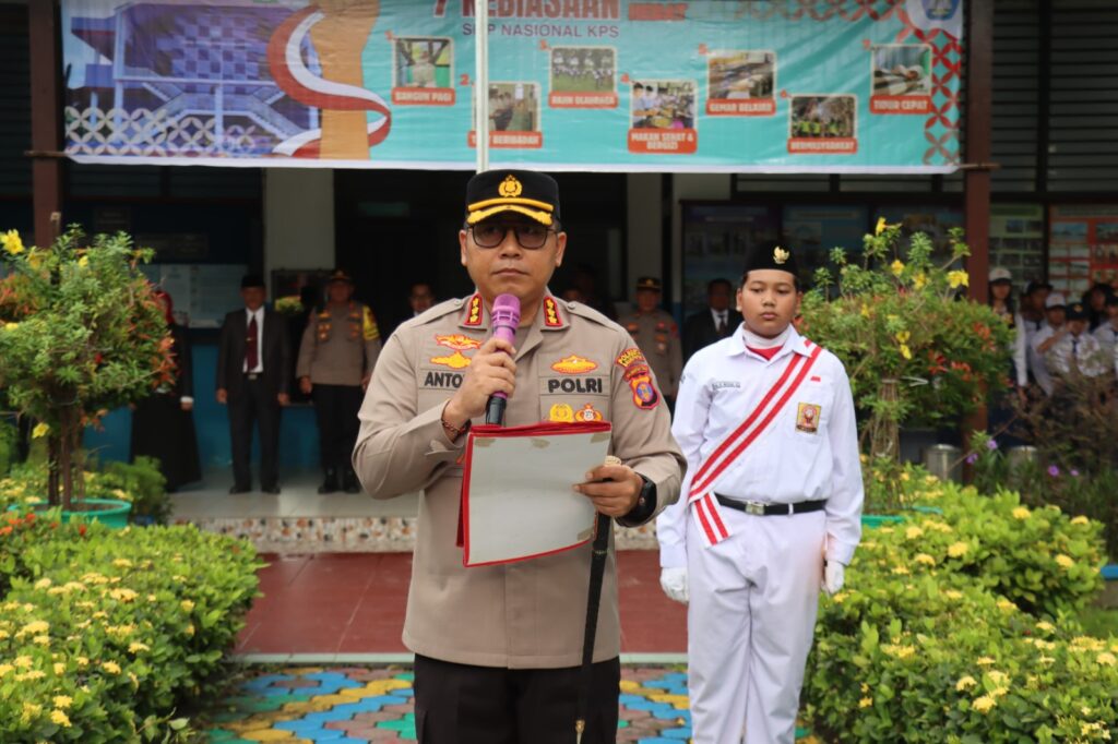 Pimpin Langsung Upacara Bendera Hari Senin, Kapolresta Balikpapan Sampaikan Bahaya Bullying antar Pelajar WhatsApp Image 2025 04 28 at 13.51.13