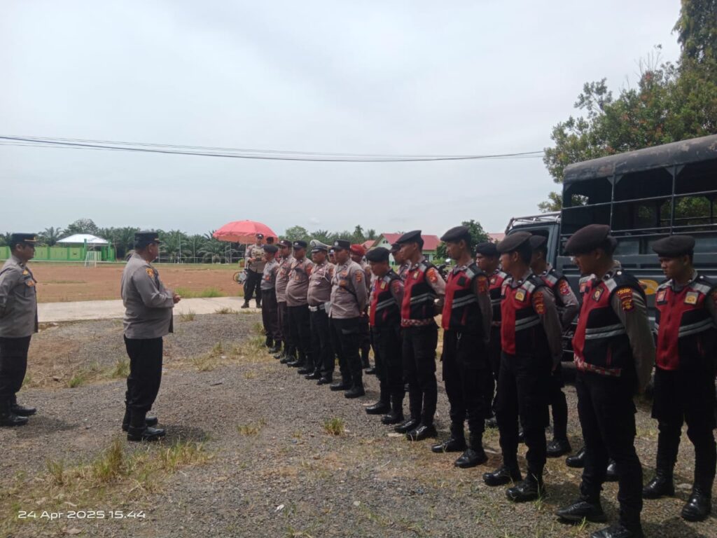 Polres Paser Siagakan Personel dalam Pengamanan Pemilihan PAW Kepala Desa Petangis WhatsApp Image 2025 04 28 at 13.58.49