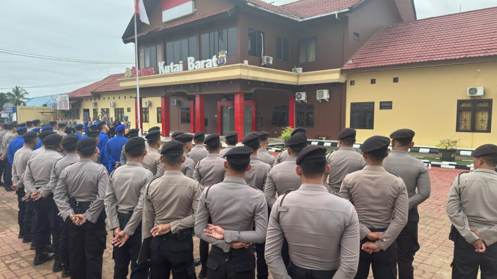 Pengamanan May Day 2025, Kapolres Kubar Pimpin Apel Kesiapsiagaan WhatsApp Image 2025 05 01 at 11.49.02