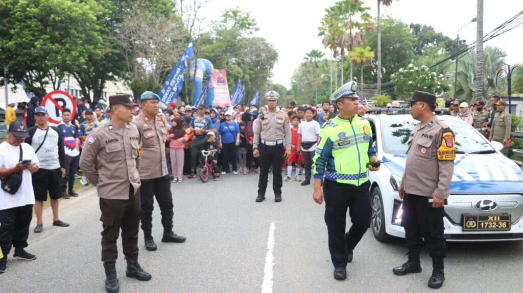 Semarak May Day 2025, Polres Bontang Gelar Pengamanan Jalan Santai Bersama Buruh WhatsApp Image 2025 05 01 at 12.13.03