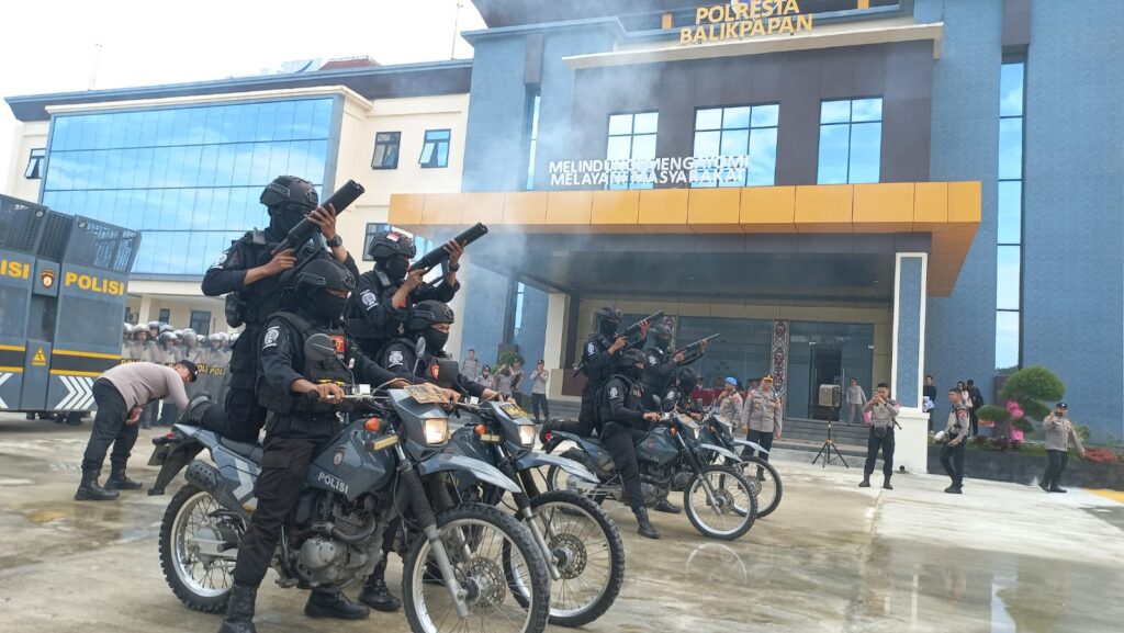 Siap Amankan kegiatan May Day 2025 dengan Humanis, Polresta Balikpapan Gelar Latihan Pengendalian Massa WhatsApp Image 2025 05 01 at 12.45.32