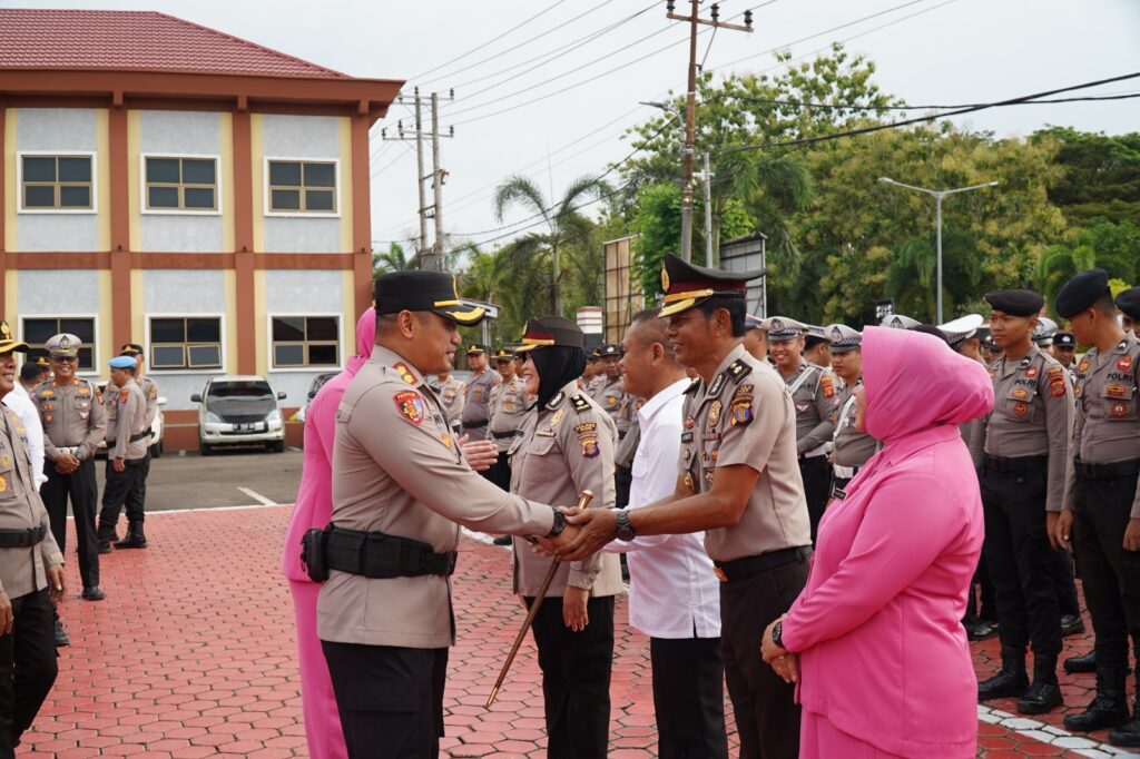 Kapolres Paser Pimpin Upacara Korp Raport Kenaikan Pangkat Pengabdian, Wujud Bakti Loyalitas selama Bertugas WhatsApp Image 2025 05 05 at 09.49.44