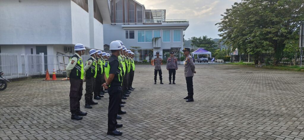 Sinergi PAM Swakarsa, Sat Binmas Polsek KP Samarinda Beri Pembinaan Disiplin dan Etika Tugas kepada Satpam PT.Pelindo WhatsApp Image 2025 05 06 at 11.24.29