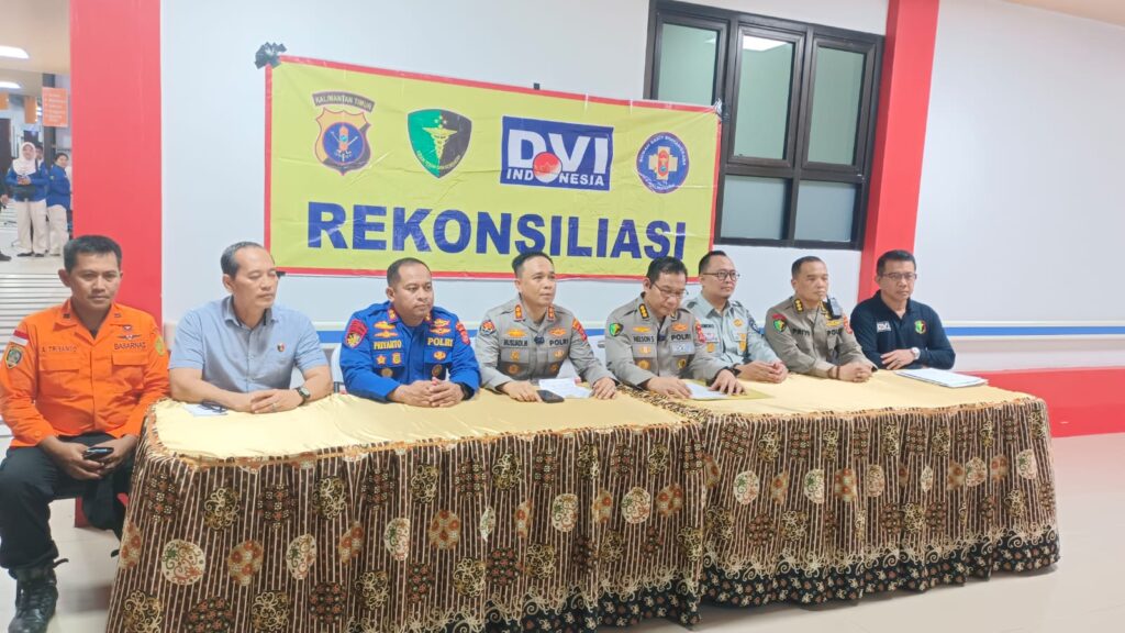 Polda Kaltim Gelar Konferensi Pers Terkait Korban Laka Air KMP Muchlisa di Teluk Balikpapan WhatsApp Image 2025 05 07 at 08.32.05 76f1af9b