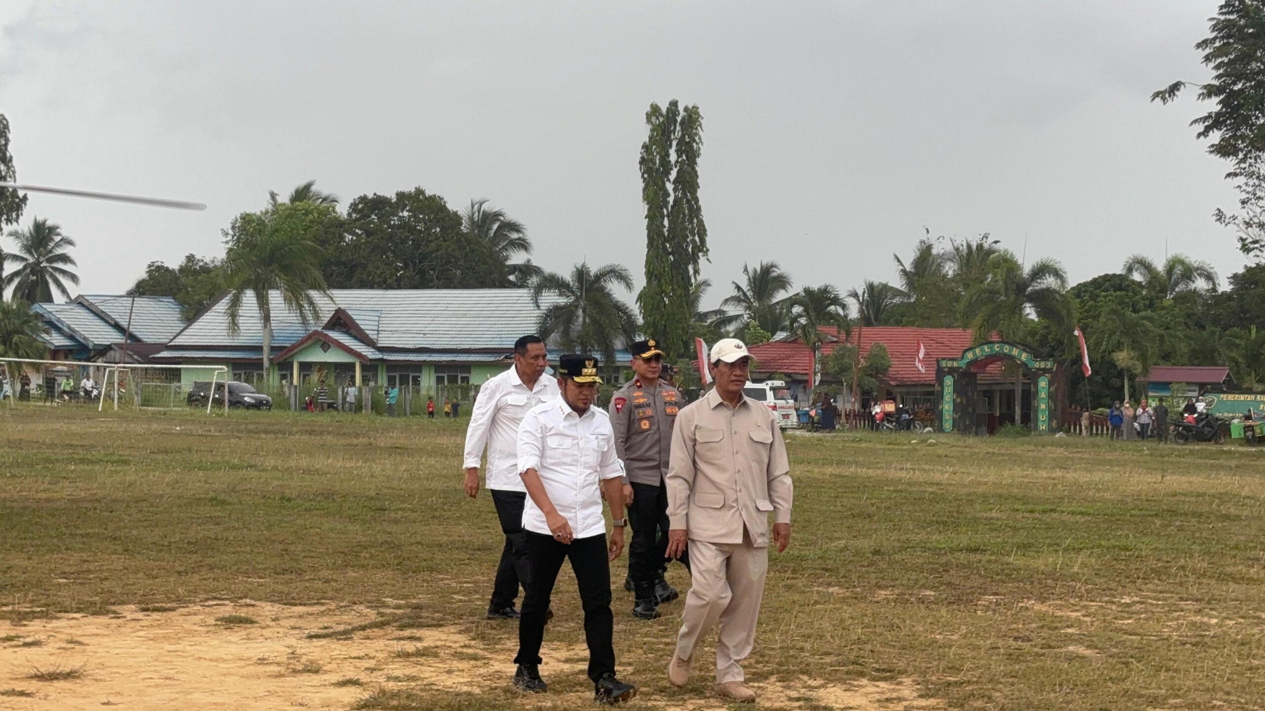 Dukung Program Swasembada Pangan, Wakapolda Kaltim Dampingi Mentan RI Tinjau Program Swasembada Pangan di Kab.PPU 1 WhatsApp Image 2025 05 09 at 14.39.16 1 scaled