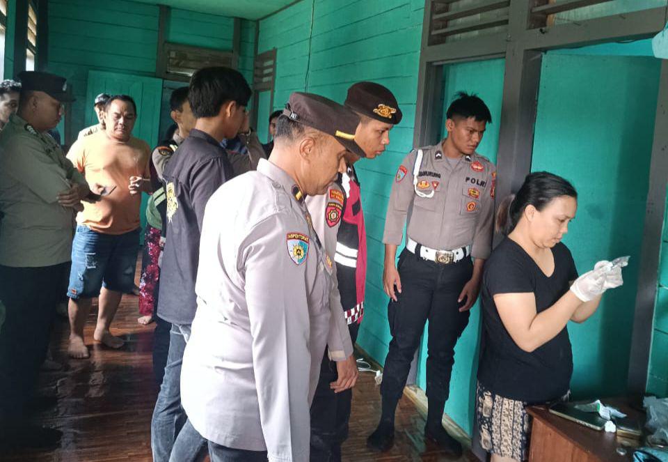 Mayat Pria Ditemukan di Rumah Kontrakan Kampung Ujoh Bilang, Polres Mahakam Ulu Lakukan Identifikasi WhatsApp Image 2025 05 10 at 13.50.08