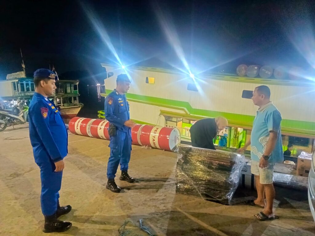 Satpolairud Polresta Samarinda Intensifkan Patroli KRYD di Dermaga Mahakam Ulu untuk Jaga Kamtibmas WhatsApp Image 2025 05 11 at 10.49.40 61834ddf