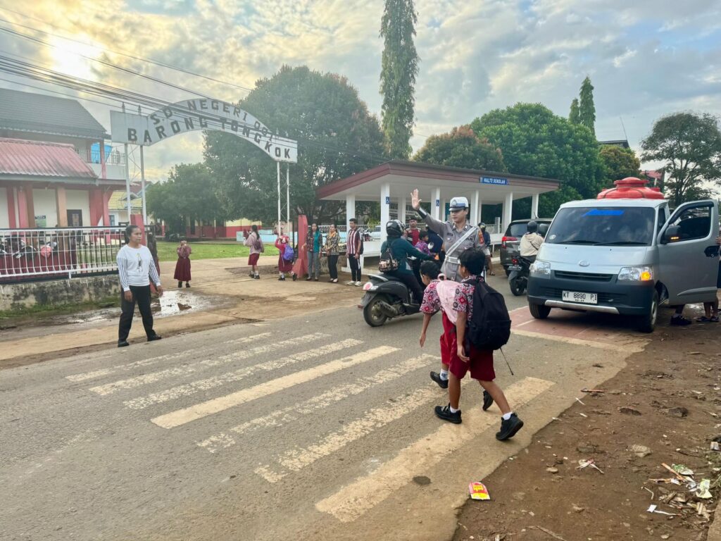 Satlantas Polres Kutai Barat Intensifkan Gatur Pagi Demi Keselamatan dan Kenyamanan Pengguna Jalan WhatsApp Image 2025 05 15 at 09.19.59 19ec7239