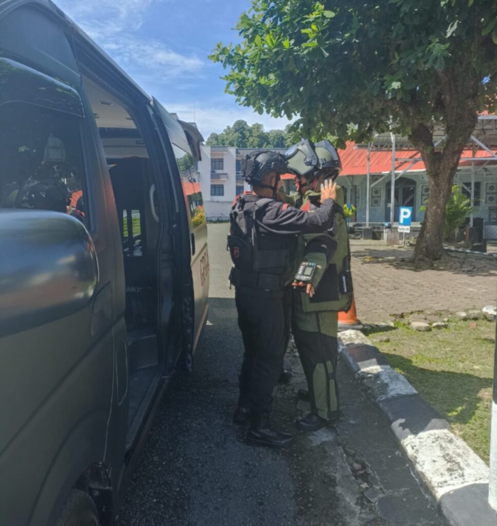 Sinergi TNI-Polri Tingkatkan Kemampuan Operasional, Sat Brimob Polda Kaltim dan Lanal Balikpapan Gelar Latihan Simulasi Uji Terampil Pangkalan WhatsApp Image 2025 05 18 at 10.38.13