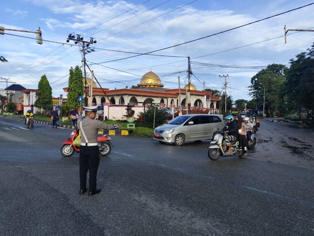 Satlantas Polres PPU Gencarkan Patroli Humanis dan Edukasi Keselamatan Berlalu Lintas WhatsApp Image 2025 05 23 at 11.34.42 72eda898