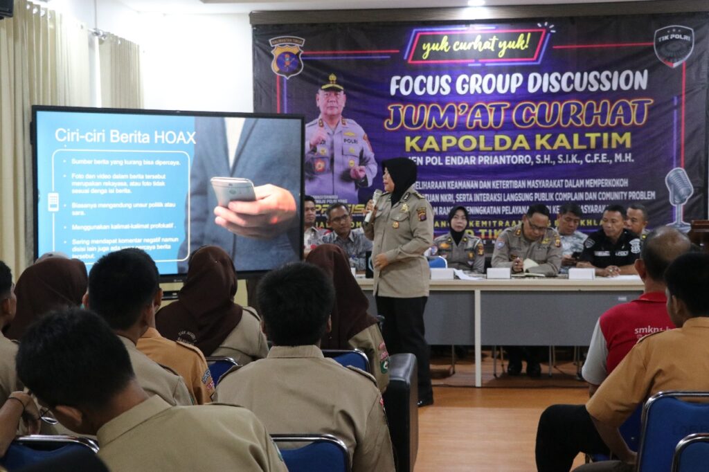 Cegah Hoaks dan Perkuat Karakter Siswa, Polda Kaltim Gelar Jumat Curhat di SMKN 1 Balikpapan WhatsApp Image 2025 05 23 at 13.08.52 2b0231e2