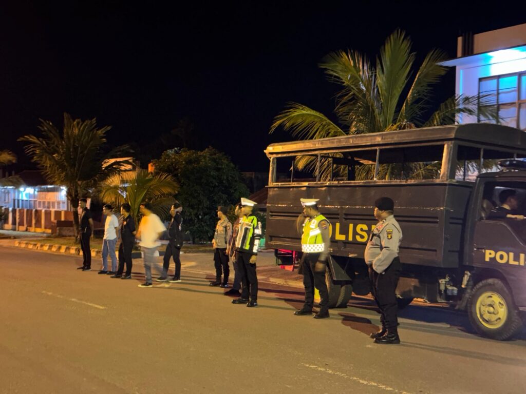 Cegah Gangguan Kamtibmas pada Malam Minggu, Polres Kubar Intensifkan Patroli KRYD WhatsApp Image 2025 05 25 at 12.34.12