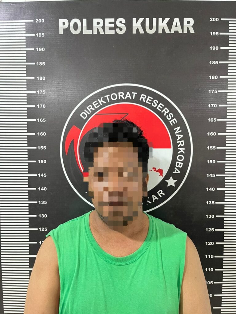 Satresnarkoba Polres Kukar Grebek Pengedar di Palaran, Sabu Disimpan di Lemari dan Bawah Meja WhatsApp Image 2025 05 28 at 08.56.46