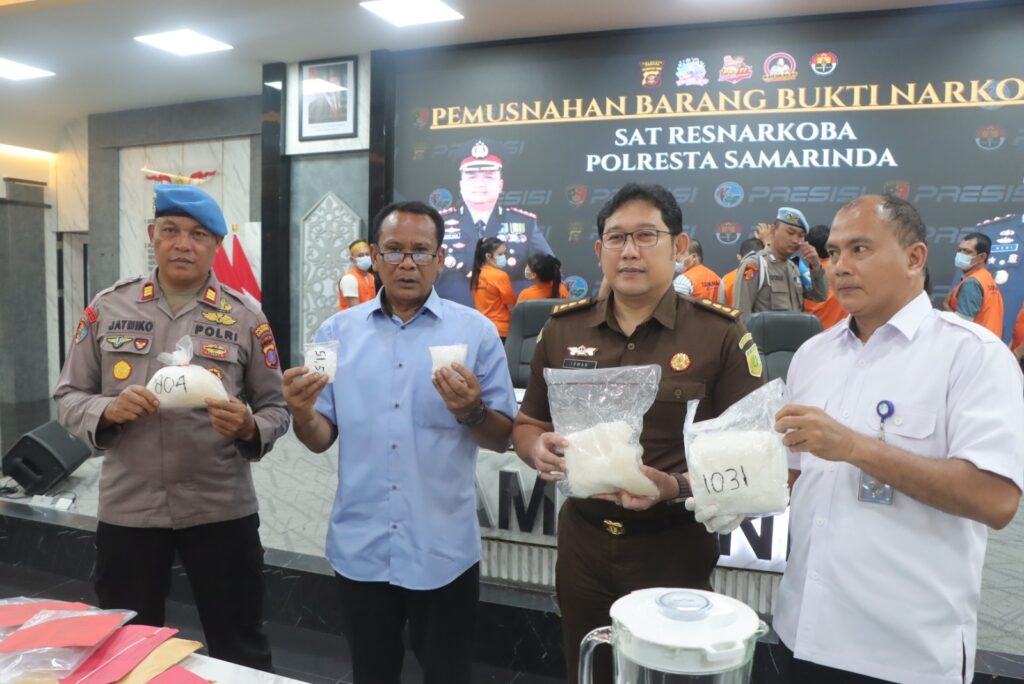 Upaya Pemberantasan Narkoba, Polresta Samarinda Musnahkan 5,9 Kg Sabu dan Ekstasi WhatsApp Image 2025 05 29 at 12.48.42