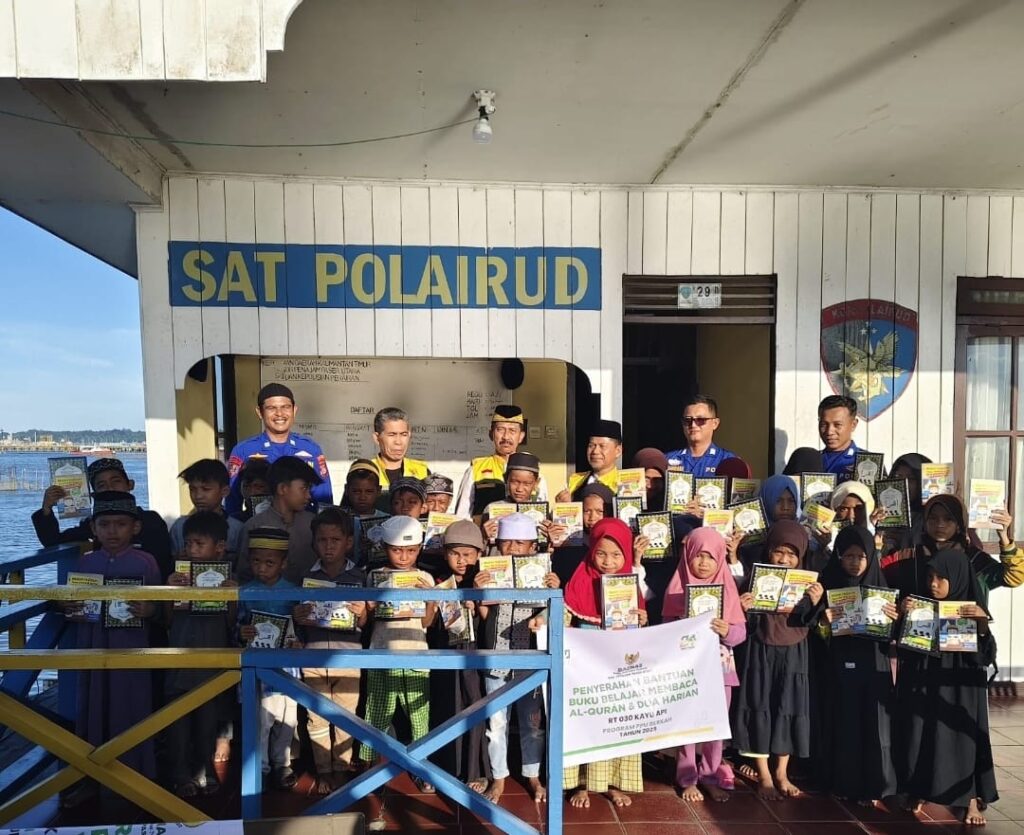 Satpolairud Polres PPU Gandeng Baznas Serahkan Buku Iqra dan Doa untuk Anak Pesisir WhatsApp Image 2025 05 31 at 09.21.33 19e512be