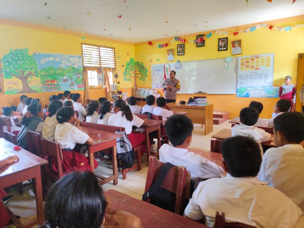 Polsek Sambaliung Edukasi Siswa SDN 04 Sambaliung Tentang Bahaya Narkoba dan Perundungan berau