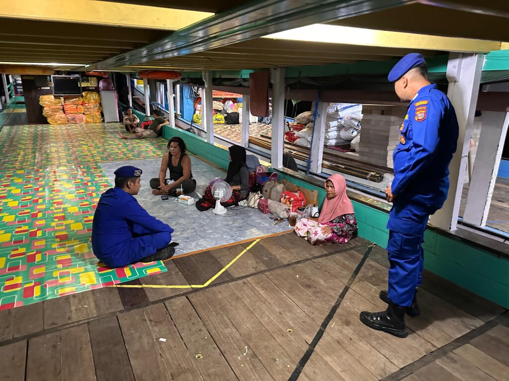 Satpolairud Polresta Samarinda Intensifkan Patroli Malam, Tegakkan Kamtibmas di Dermaga Mahakam Ulu WhatsApp Image 2025 06 01 at 08.34.58 ae87192e