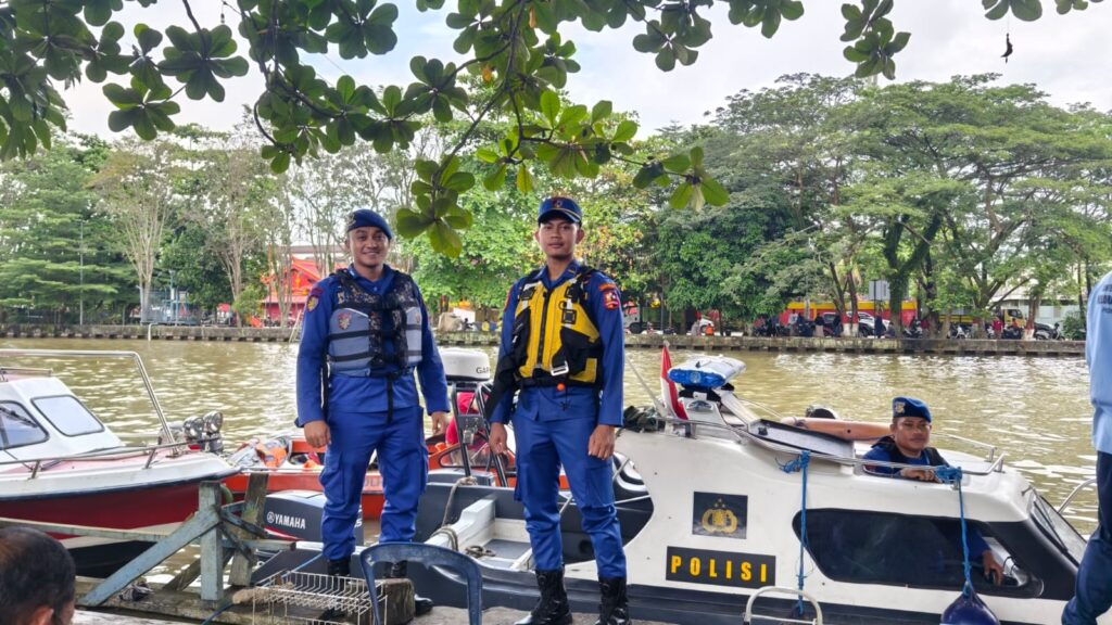 Satpolairud Polresta Samarinda Ambil Bagian dalam Aksi Peduli Lingkungan di Sungai Karang Mumus WhatsApp Image 2025 06 01 at 11.55.21 140838e6