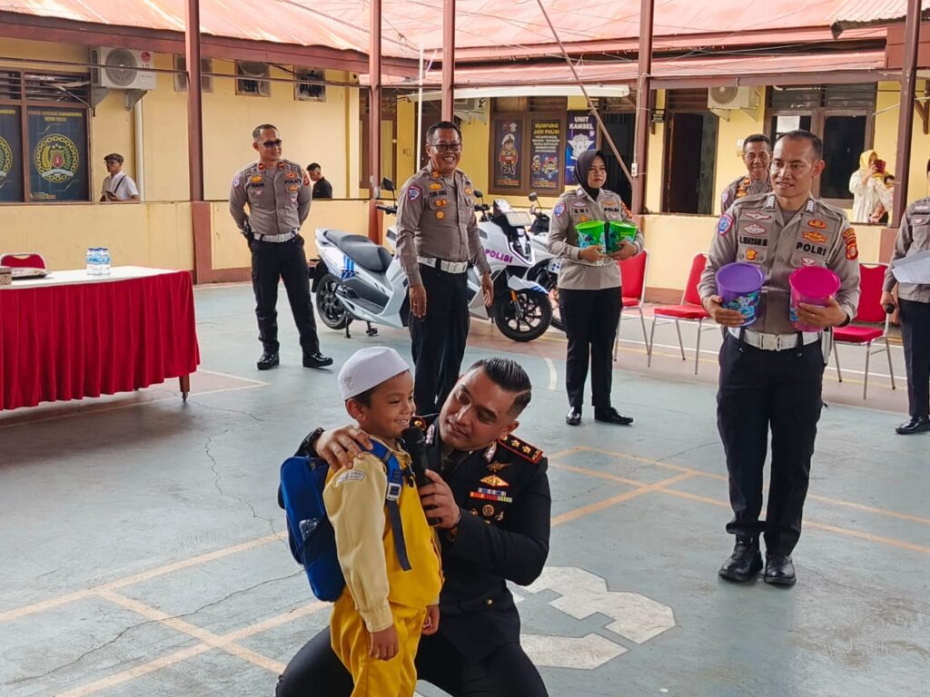 Kapolres Paser Terima Kunjungan Edukatif dari TK RA Al-Ikhlas Tanah Grogot WhatsApp Image 2025 06 03 at 08.20.05