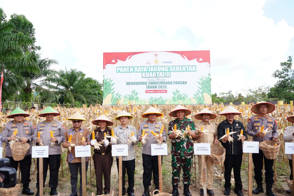 Kapolda Kaltim Bersama Pangdam VI Mulawarman Hadiri Panen Raya Jagung Serentak Kuartal II di Mapolres PPU WhatsApp Image 2025 06 05 at 12.33.17 be3e0579