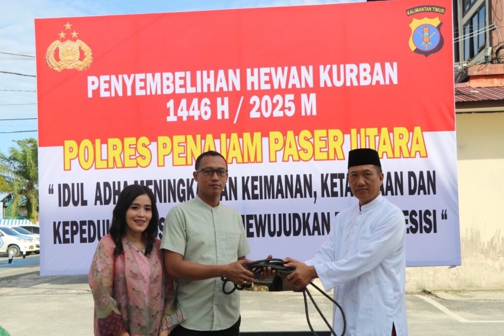 Polres PPU Bagikan Hewan Kurban sebagai Wujud Kepedulian Usai Salat Idul Adha WhatsApp Image 2025 06 07 at 11.24.51