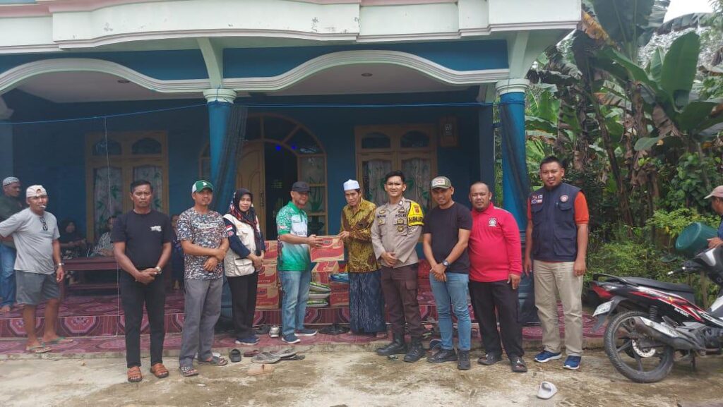 Bhabinkamtibmas Dampingi Dinas Sosial Salurkan Bantuan untuk Korban Kebakaran di Desa Mendik, Long Kali WhatsApp Image 2025 06 07 at 18.52.07 73ce5f00