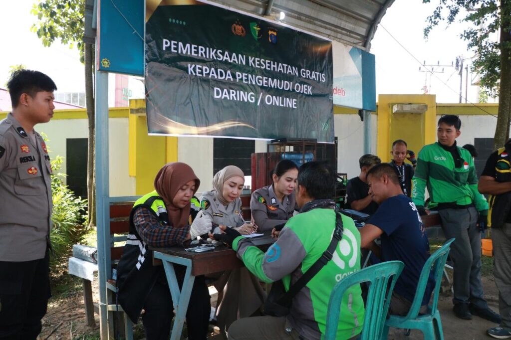 Polres Berau Gelar Pemeriksaan Kesehatan Gratis bagi Ojek Online, Bentuk Pelayanan Humanis di Hari Bhayangkara ke-79 WhatsApp Image 2025 06 11 at 16.11.51 f2643c29