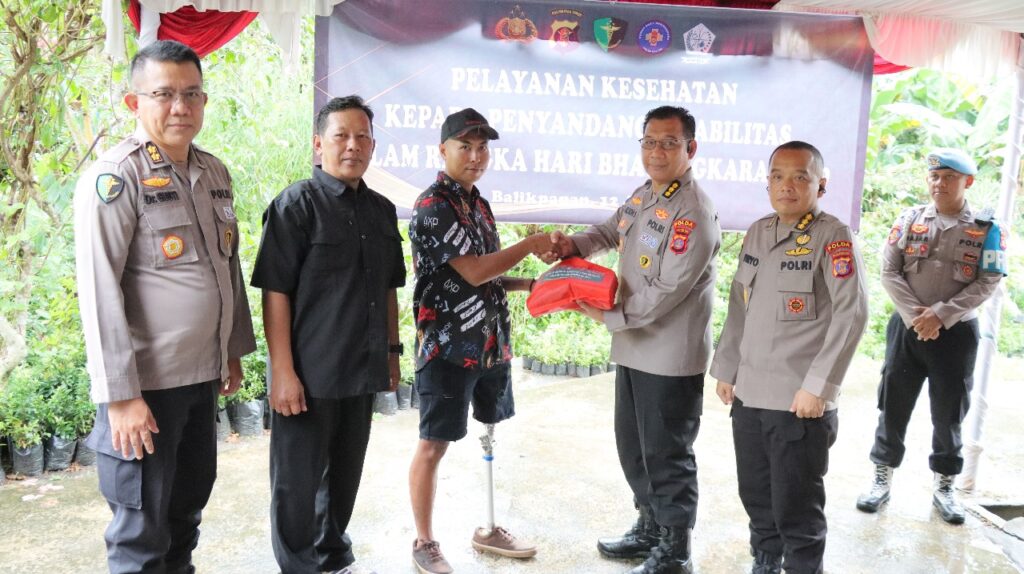 Biddokkes Polda Kaltim Berikan Layanan Kesehatan Gratis untuk Penyandang Disabilitas di Balikpapan, Wujud Kepedulian di Hari Bhayangkara ke-79 WhatsApp Image 2025 06 12 at 14.13.27 82bde4e8