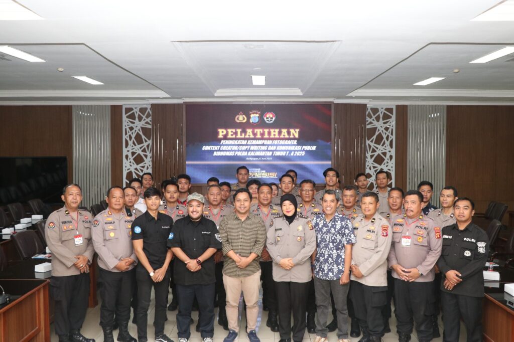 Bidhumas Polda Kaltim Gelar Pelatihan Peningkatan Kemampuan Fotografer, Content Creator, dan Komunikasi Publik Tahun 2025 WhatsApp Image 2025 06 12 at 14.20.50 afe00839