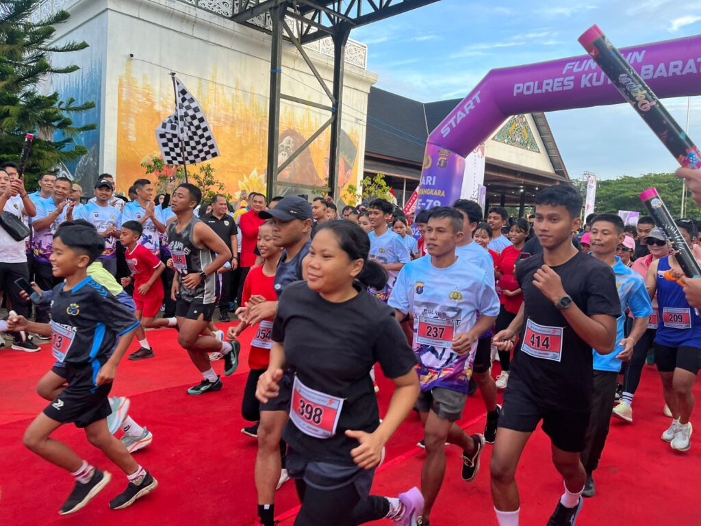 Meriahkan Hari Bhayangkara ke-79, Polres Kubar Gelar Fun Run 7,9K bersama Masyarakat WhatsApp Image 2025 06 15 at 00.41.58