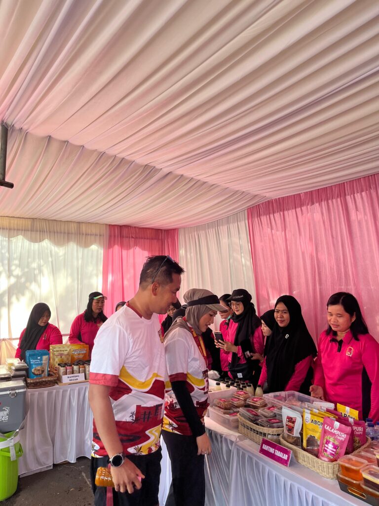 Bhayangkari Cabang Berau Meriahkan Hari Bhayangkara ke-79 dengan Bazar UMKM, Dorong Produk Lokal Berdaya Saing WhatsApp Image 2025 06 16 at 10.49.30 5e95bcfe