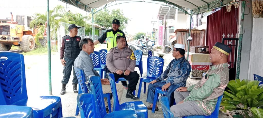Pererat Silaturahmi, Bhabinkamtibmas Tanjung Laut Sambangi Warga RT 20 dan Ajak Jaga Kamtibmas WhatsApp Image 2025 06 16 at 13.13.00 bab0773b