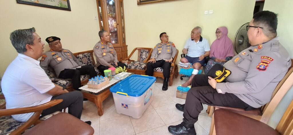 Polda Kaltim Gelar Anjangsana Sambut Hari Bhayangkara ke-79, Wujudkan Kepedulian kepada Purnawirawan dan Warakawuri WhatsApp Image 2025 06 16 at 15.29.58 039a964e