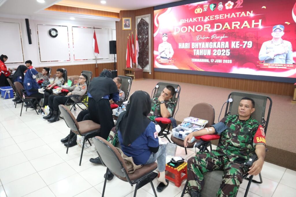Polres Kukar Laksanakan Aksi Donor Darah Sambut HUT Bhayangkara ke-79 Sebagai Wujud Kepedulian Sosial WhatsApp Image 2025 06 18 at 11.26.49