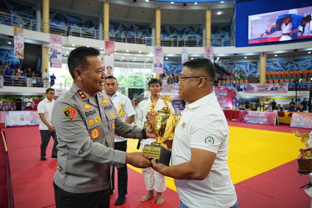 Tutup Kejuaraan Judo 2025, Kapolda Kaltim Berikan Apresiasi Kepada Seluruh Pihak Yang Terlibat WhatsApp Image 2025 06 18 at 15.05.15