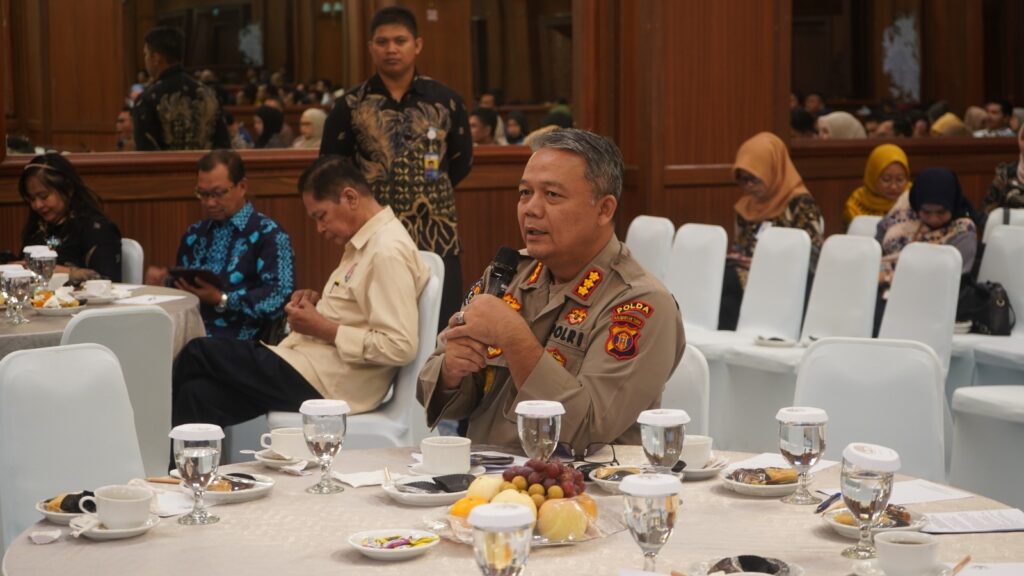 Hadiri Forum Bako Humas Kaltim 2025, Polda Kaltim Siap Dukung Sosialisasi Program Kerja Pemprov WhatsApp Image 2025 06 19 at 14.29.16 1