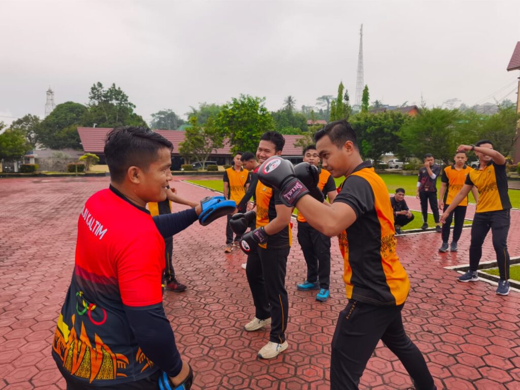 Sat Samapta Polres Kukar Latih Personil dengan Teknik Boxing, Tingkatkan Kesiapan Fisik dan Mental WhatsApp Image 2025 06 20 at 03.10.15 731ce90a