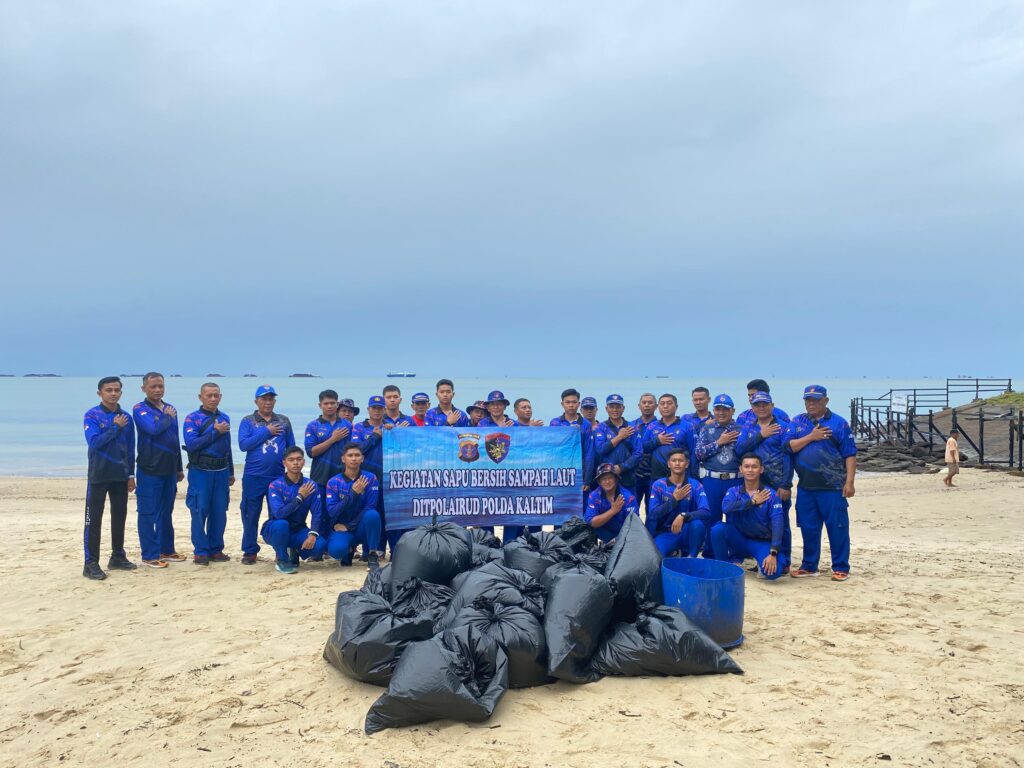 Wujud Nyata Kepedulian Polri Terhadap Lingkungan, Ditpolairud Polda Kaltim Gelar Aksi Bersih Laut dan Sungai di Balikpapan WhatsApp Image 2025 06 20 at 13.59.45 01a30c92