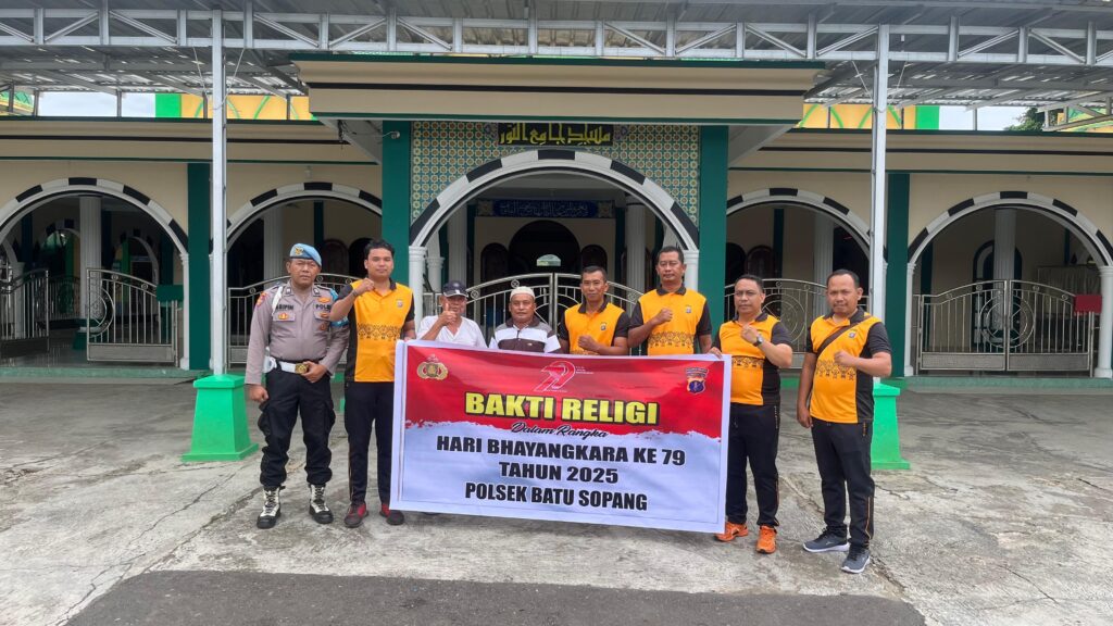 Sambut Hari Bhayangkara ke-79, Polsek Batu Sopang Gelar Bakti Religi di Tempat Ibadah WhatsApp Image 2025 06 20 at 16.31.32 c2866aae