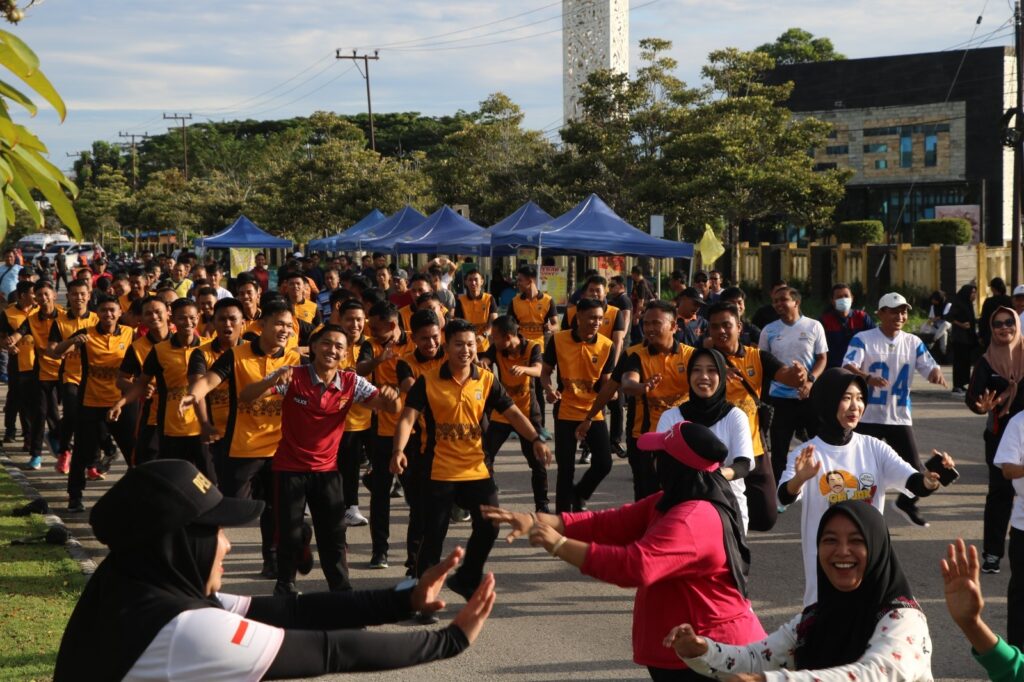 Ramaikan Hari Bhayangkara ke-79, Polres PPU Gelar CFD bersama Masyarakat serta Bakti Sosial WhatsApp Image 2025 06 22 at 12.04.48