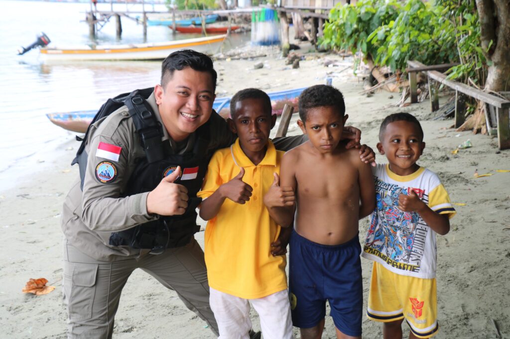 Brigadir Delvi Suwanggana, Wajah Humanis Polda Kaltim di Tengah Misi Perdamaian Papua WhatsApp Image 2025 06 25 at 20.42.472