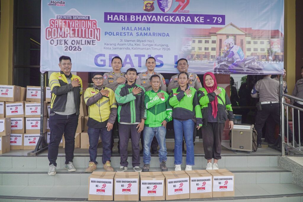 Hari Bhayangkara ke-79, Sat Lantas Polresta Samarinda beri Bantuan Sosial untuk Driver Ojol WhatsApp Image 2025 06 27 at 10.50.16