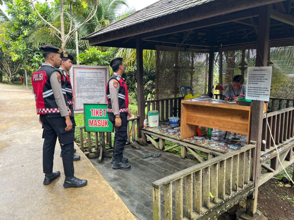 Satsamapta Polres Kutai Barat Intensifkan Patroli Dialogis di Objek Wisata, Wujudkan Rasa Aman dan Nyaman bagi Masyarakat WhatsApp Image 2025 06 28 at 13.32.57 39f6cbdd