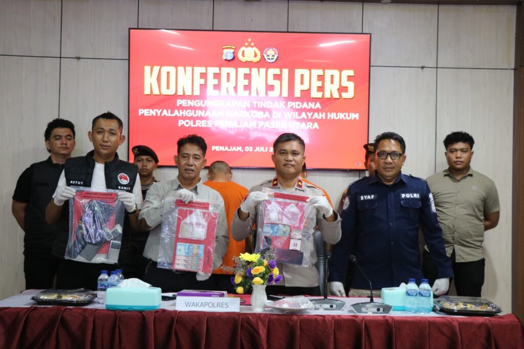 Gelar Konferensi Pers, Polres PPU Ungkap Dua Kasus Narkoba dengan Barang Bukti Sabu Puluhan Gram Diamankan WhatsApp Image 2025 07 04 at 11.54.07