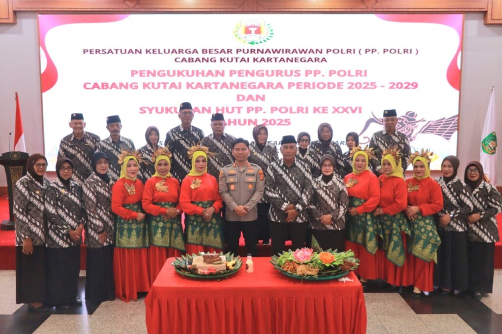 Berlangsung Khidmat, Kapolres Kukar Hadiri Pengukuhan Pengurus PP Polri Cabang Kukar Periode 2025-2029 WhatsApp Image 2025 07 04 at 13.38.45