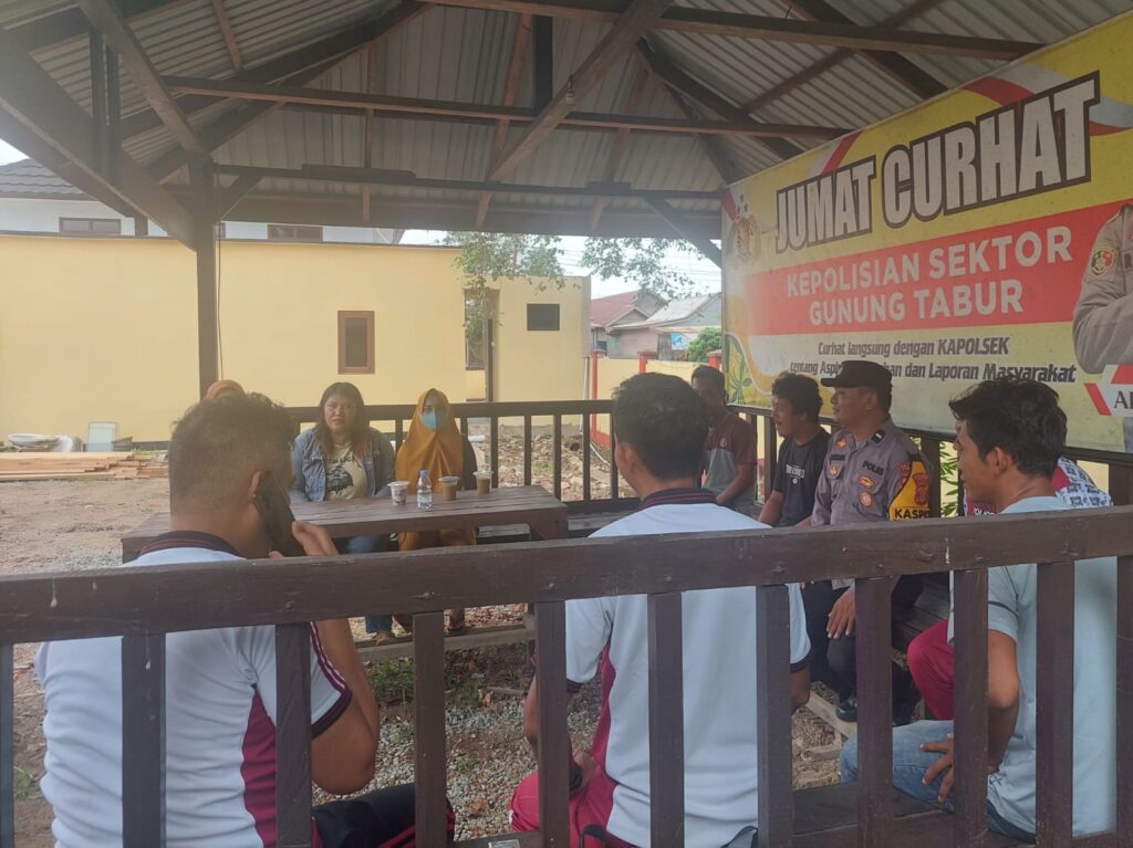 Dengarkan Keluhan Masyarakat, Polsek Gunung Tabur Gelar ‘Jum’at Curhat WhatsApp Image 2025 07 04 at 13.44.29